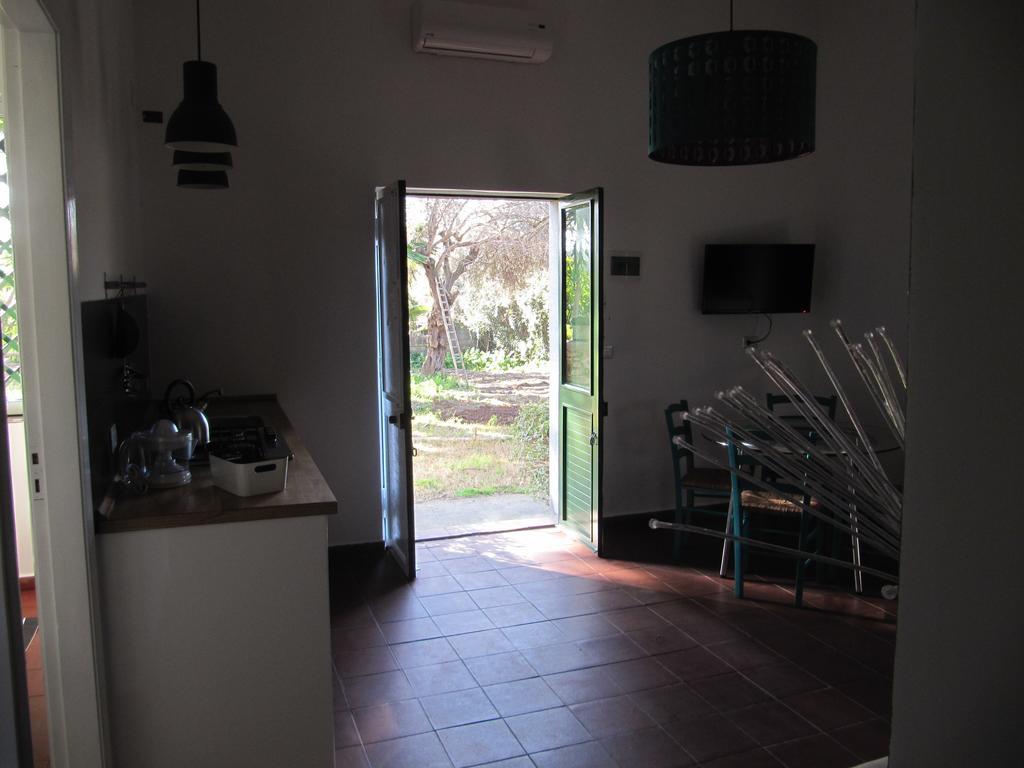 Terre Del Cardinale Country Suites Катания Номер фото