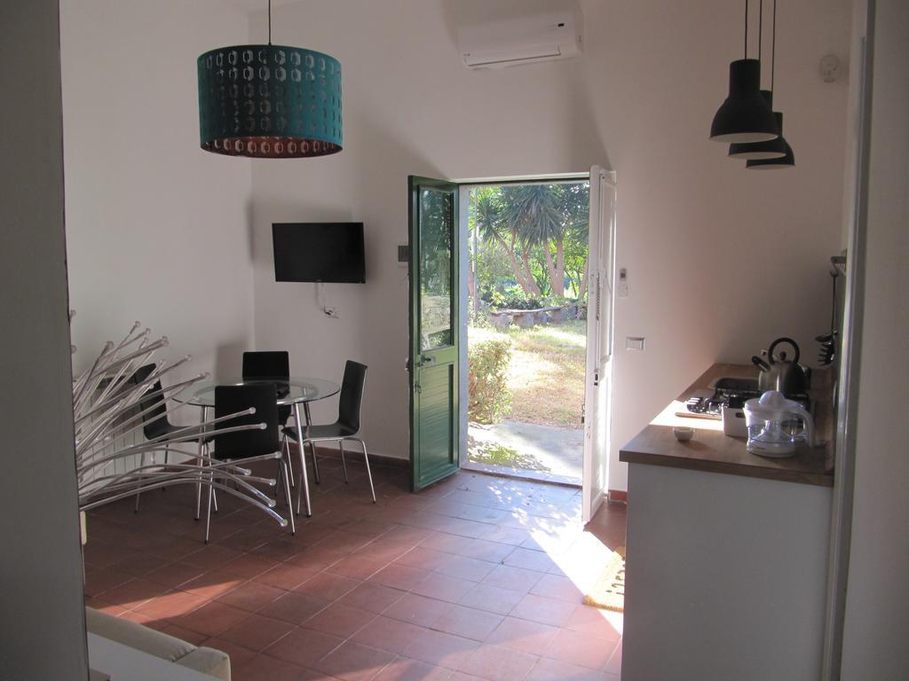 Terre Del Cardinale Country Suites Катания Номер фото